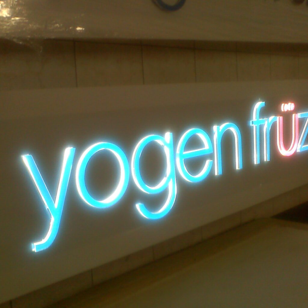 letras volumetricas de acrílico yogen fruz