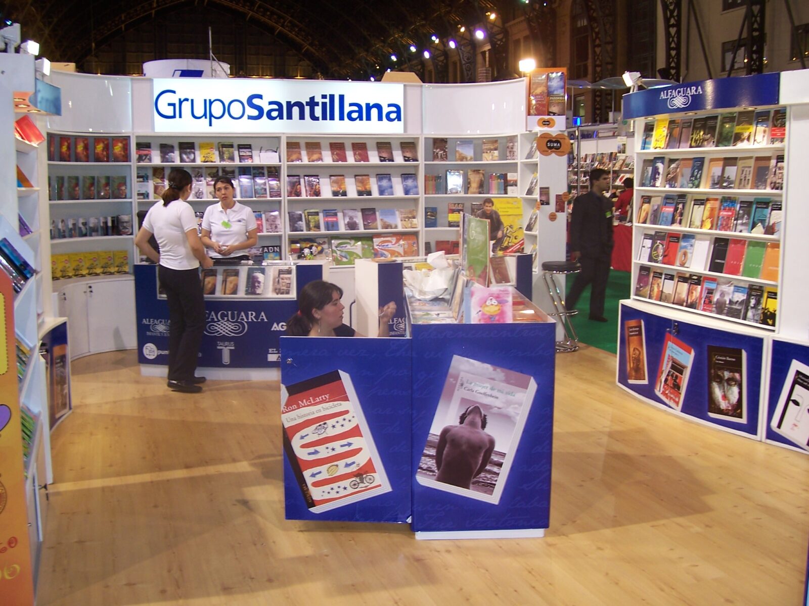 stand grupo santillana